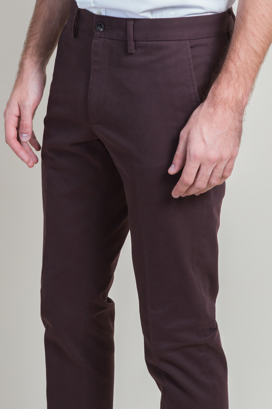 Zoom chino bordeaux face