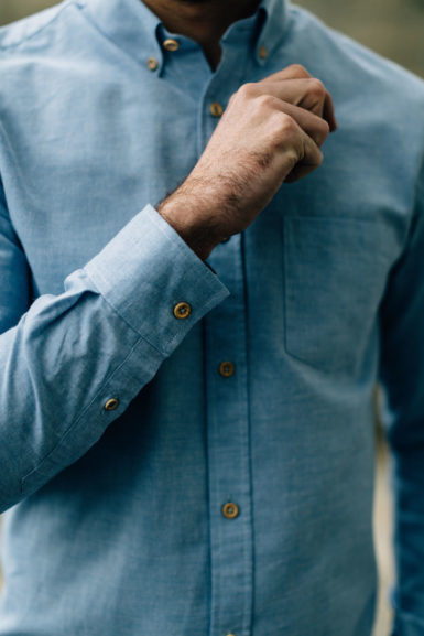 Enzo Oxford bleu pastel boutons bois manche